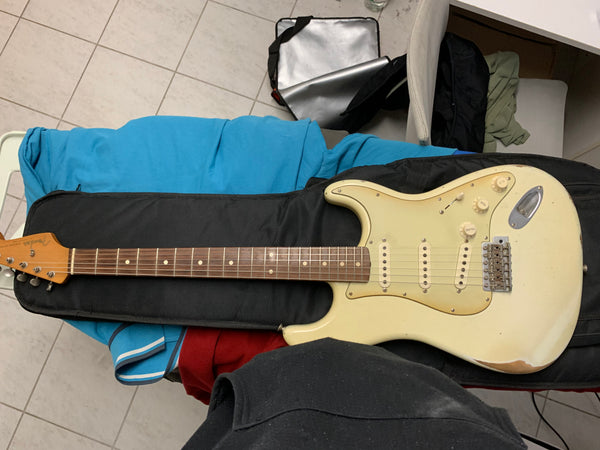 VERKAUFT 2 E-Gitarren (Fehnder und Albatros)