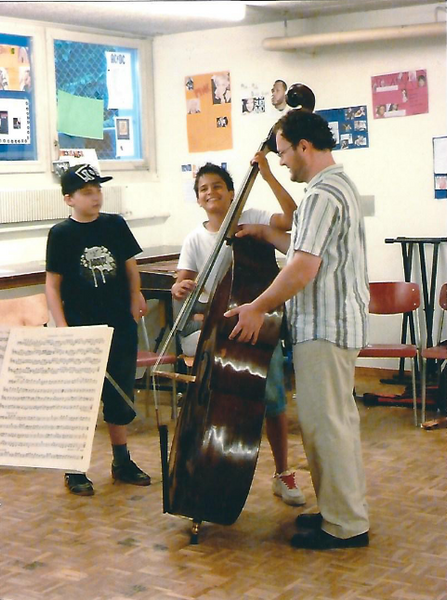 <div style='display:none;'>'</div>Bern / Online - Matyas unterrichtet Kontrabass