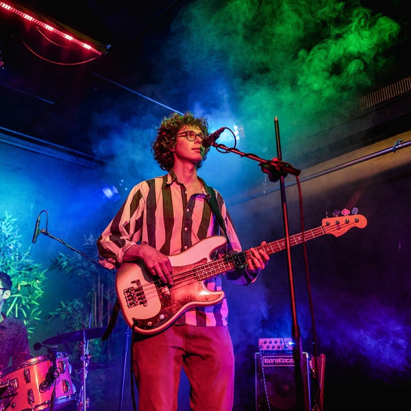 Zürich / Basel / Online - Pino unterrichtet E-Bass und Songwriting/Komposition