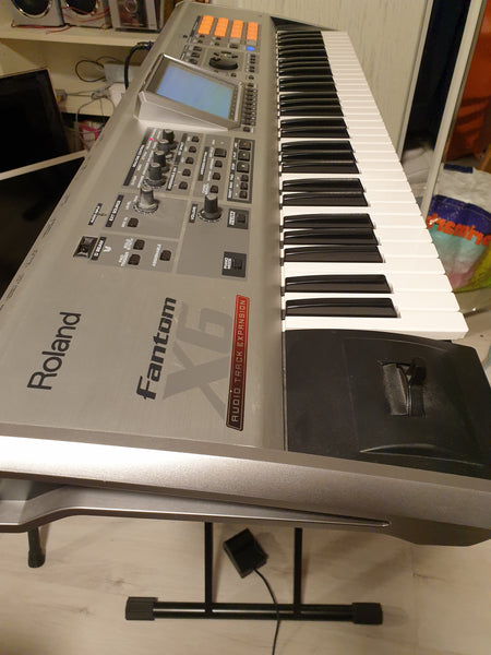VERKAUFT Keyboard Roland Fantom X6