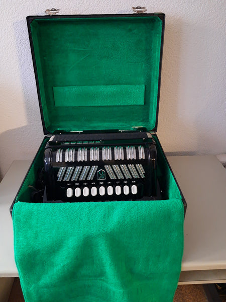 Akkordeon Hohner Riviera III S kaufen gebraucht occasion musikbörse ricardo.ch