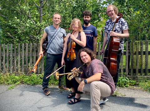 Singer-Songwriter trifft Weltmusik Musikalische Diversität Musiker buchen