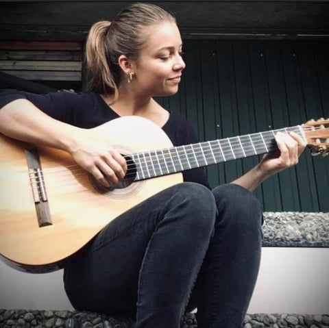 Gitarrenunterricht Bern Gitarrenlehrerin Bern Clara