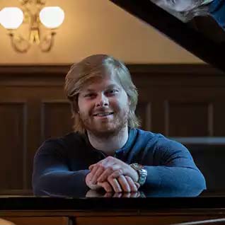 Online-Klavierunterricht Klavierlehrer Online Konstantin