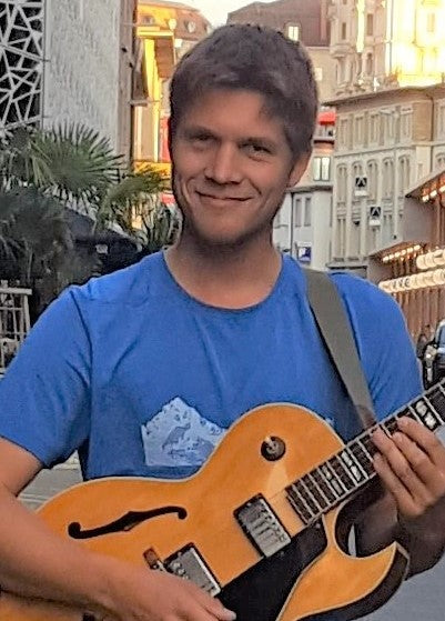 Basel / Riehen - Peter unterrichtet Gitarre