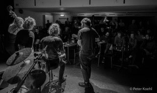 <div style='display:none;'>'</div>Bern / Online - Johanna unterrichtet Kontrabass und E-Bass