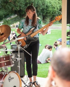 <div style='display:none;'>'</div>Bern / Online - Johanna unterrichtet Kontrabass und E-Bass