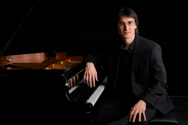Klavierunterricht Basel - Klavierlehrer aus Basel - Uriel