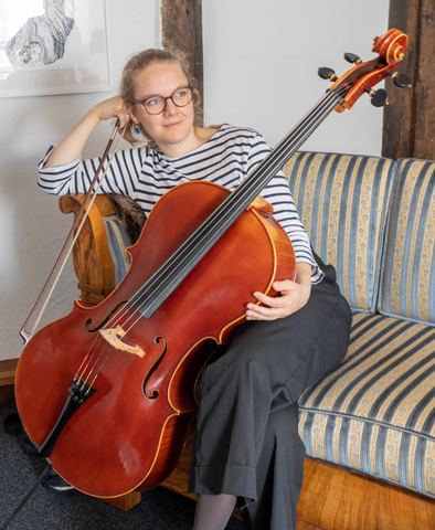 Cellounterricht Basel - Cellolehrerin aus Basel - Julie