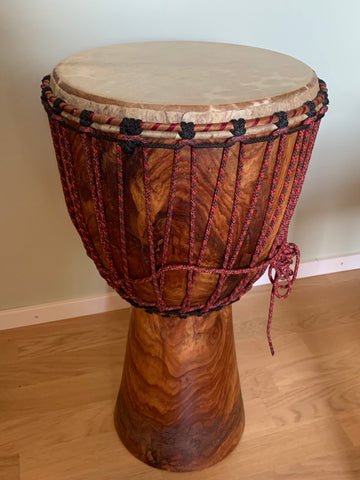VERKAUFT Djembe mit Schlagstöcken
