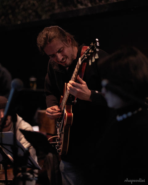 <div style='display:none;'>'</div>Basel / Online - Samuele unterrichtet Gitarre