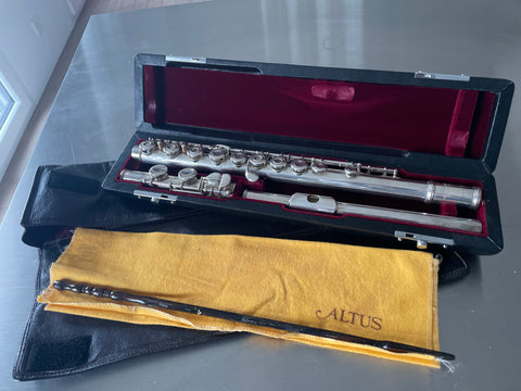 VERKAUFT Querflöte Altus Modell SFL-1107